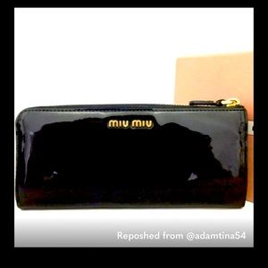 MIU MIU BLACK PATENT LEATHER ZIP LONG WALLET B0209